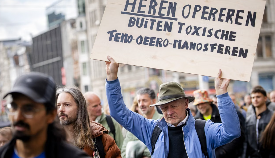 À Amsterdam, des hommes marchent pour la sécurité des femmes